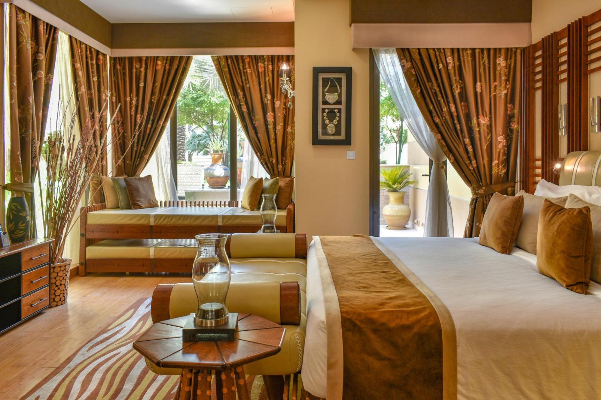 Palavra Resort Manama Eksteriør billede A suite at the Jumeirah Creekside