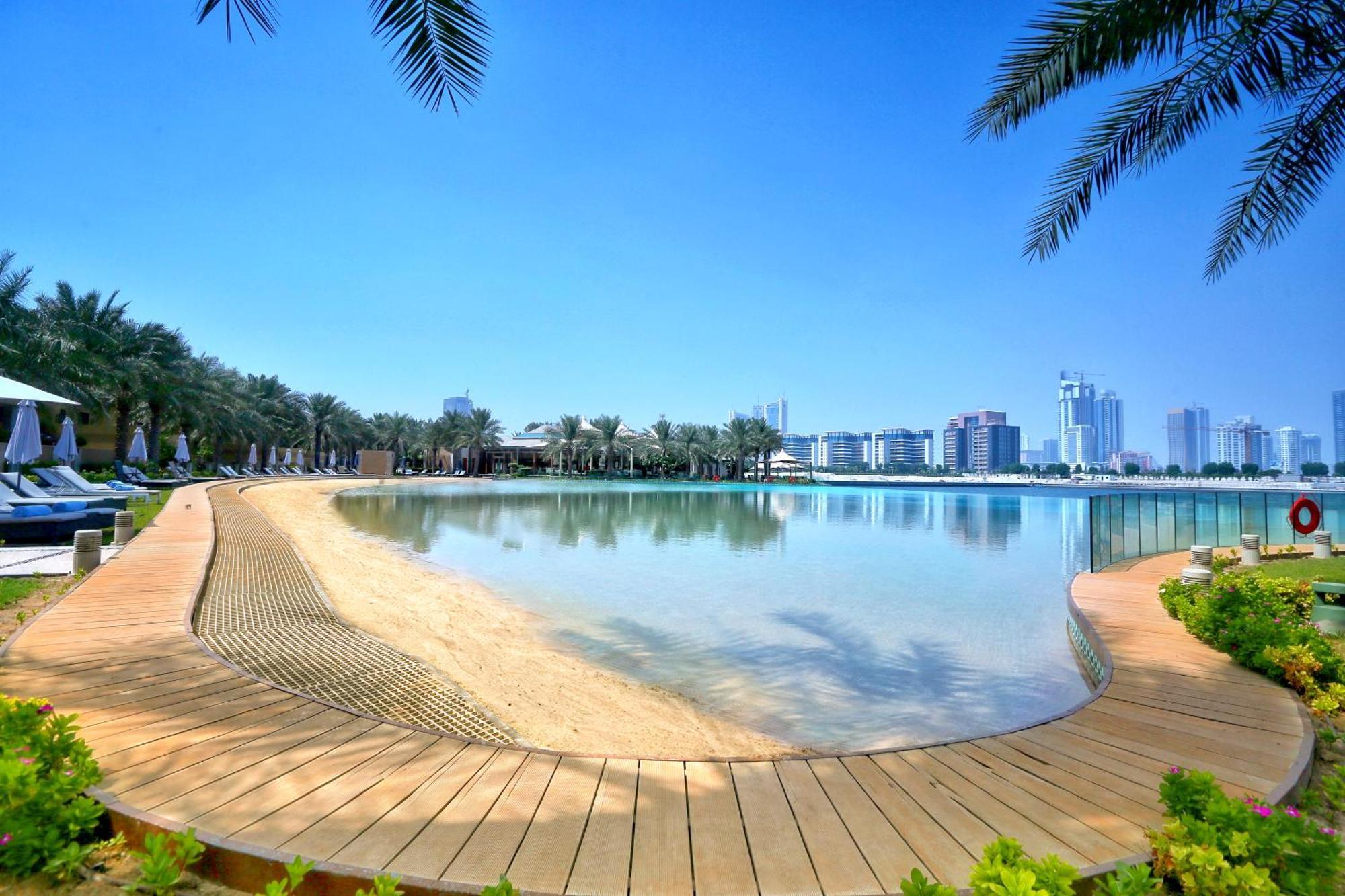 Palavra Resort Manama Eksteriør billede The Lagoon