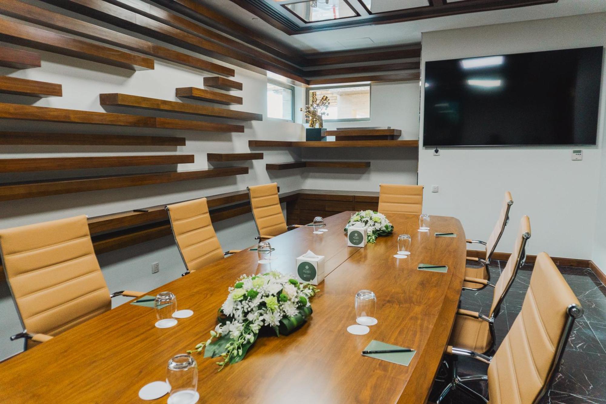 Palavra Resort Manama Eksteriør billede Boardroom
