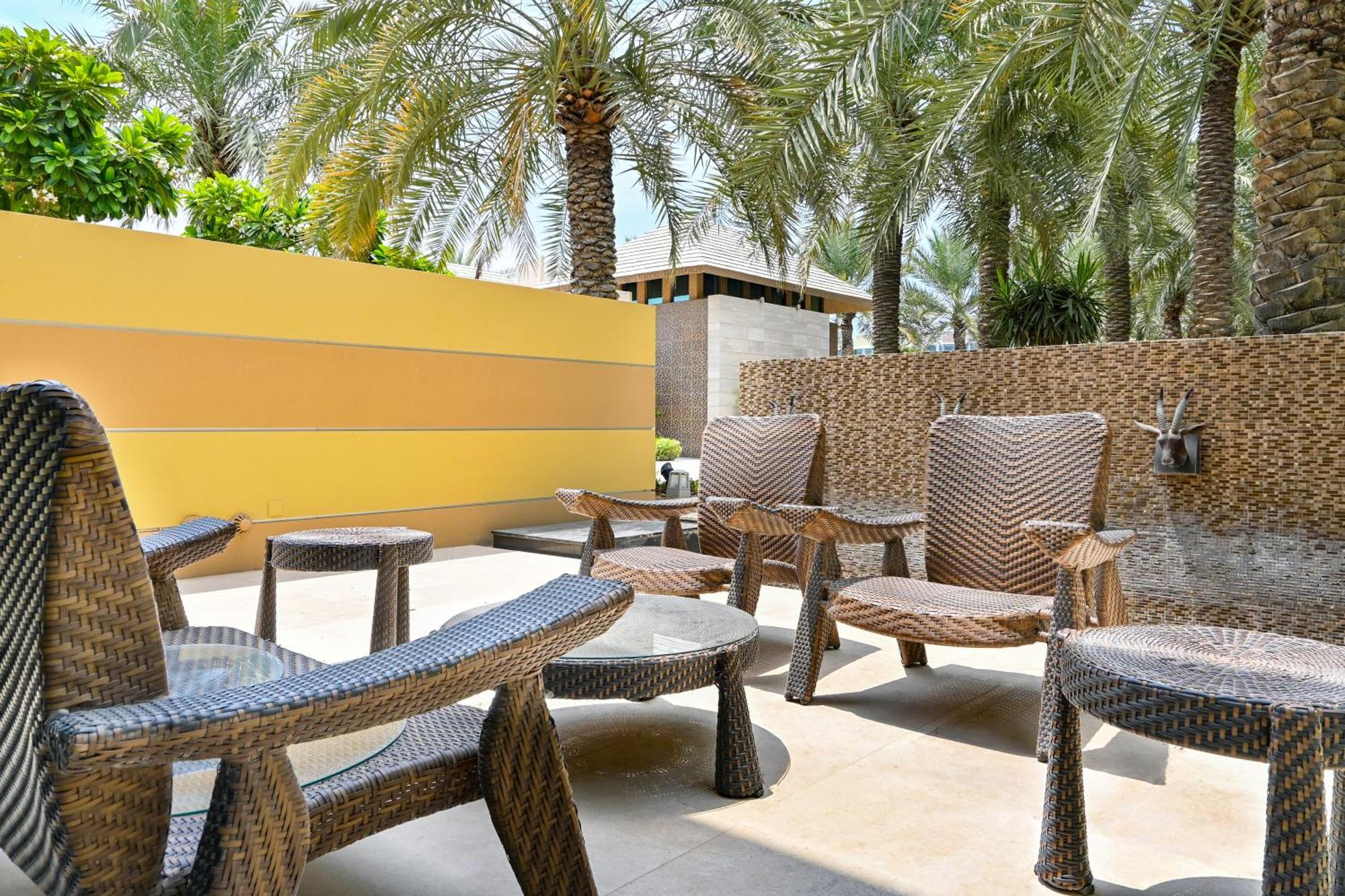Palavra Resort Manama Eksteriør billede The Palm Beach Hotel