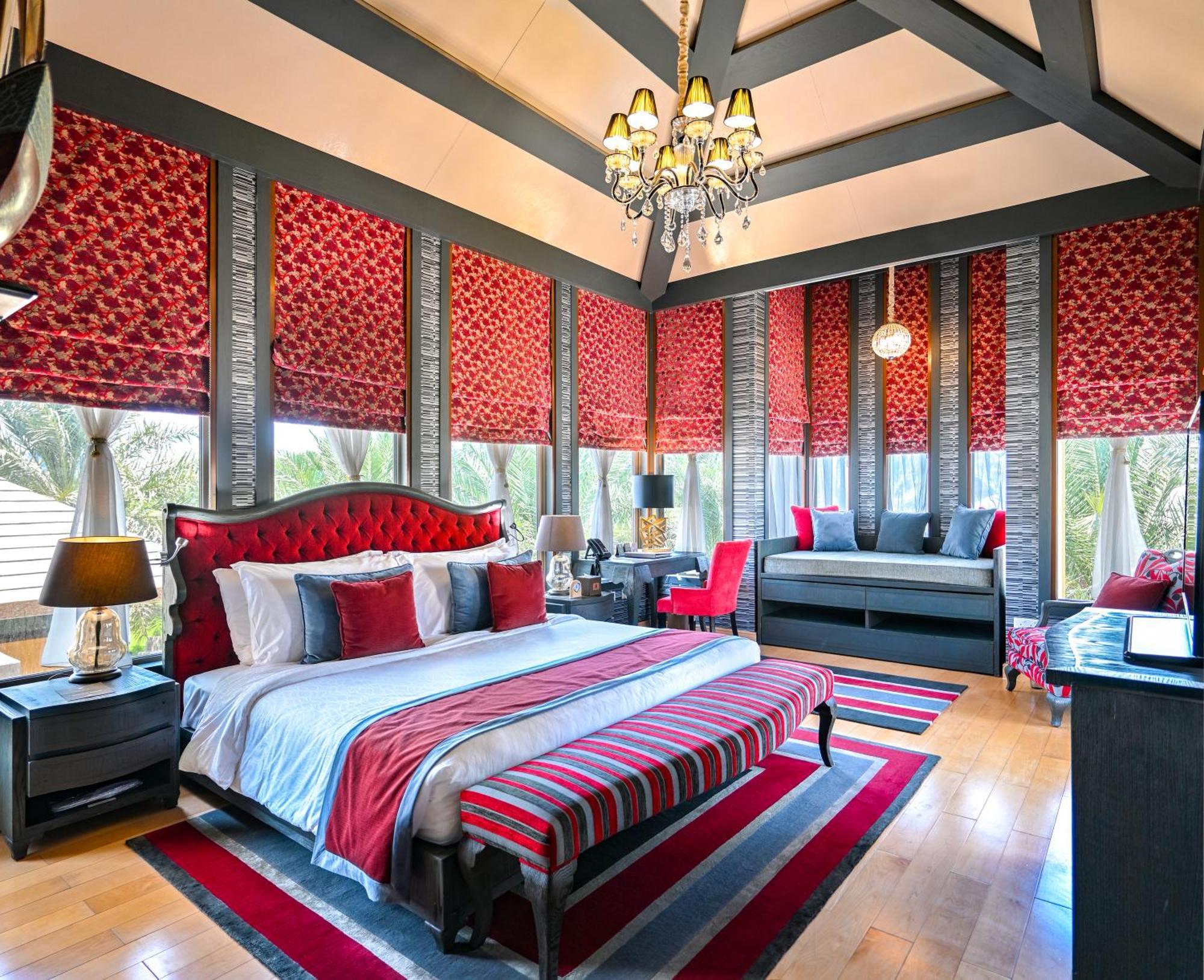 Palavra Resort Manama Eksteriør billede A bedroom at The Oberoi, Mumbai