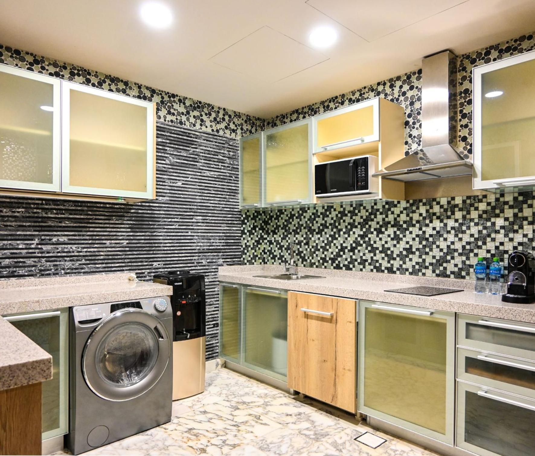 Palavra Resort Manama Eksteriør billede A modern kitchen